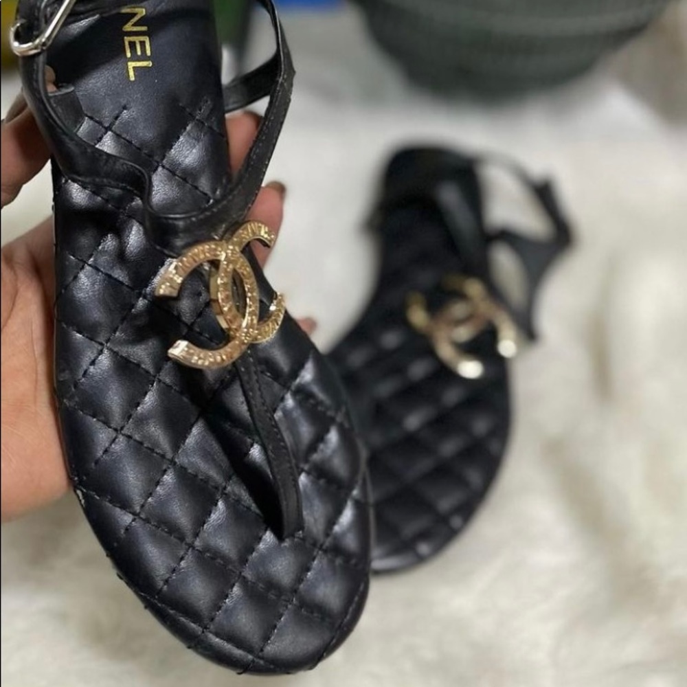 Sandles